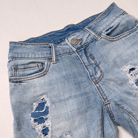 Time and Tru Bermuda Shorts Distressed Blue denim shorts size 4 - Picture 3 of 6